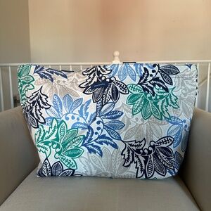 VERA BRADLEY Santiago Beach Tote with mesh drawstring closure